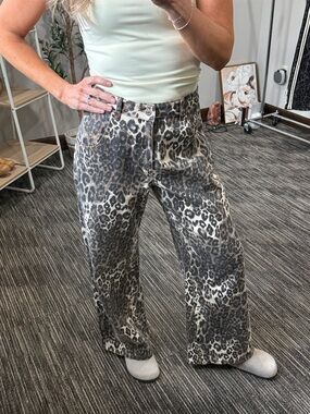 Wide Leg Leopard Print Jeans